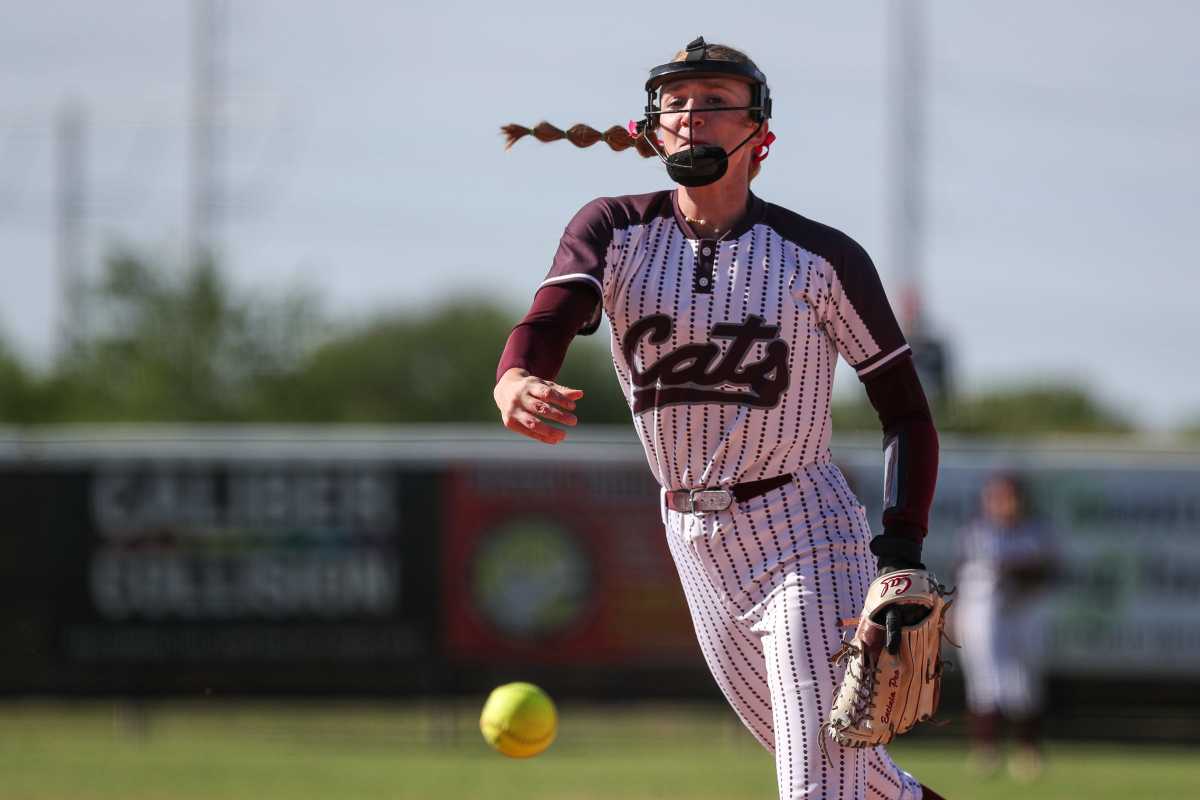 Calallen's Jordyn Thibodeaux pitches against Alice.